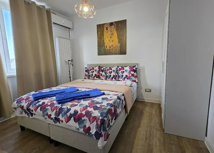 Silver Nest - M&n Apartment Bucharest